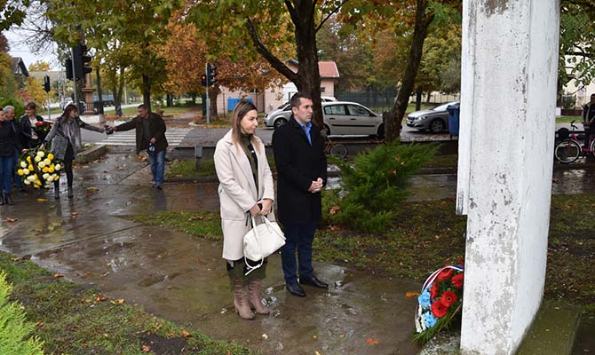 Koszorúzás Nádalján